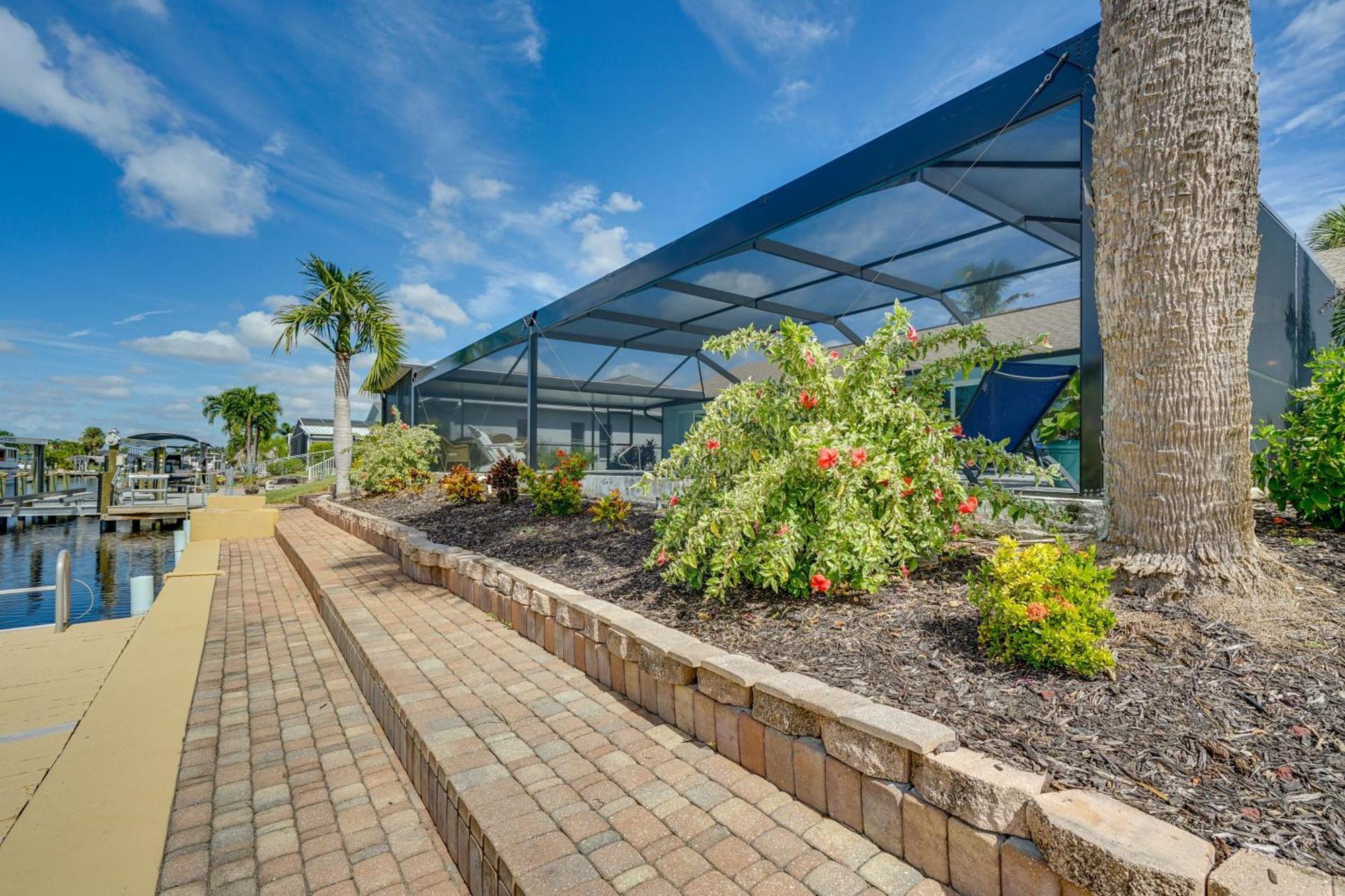 Beachy Cape Coral Home - Swim, Fish, Boat! Exterior photo