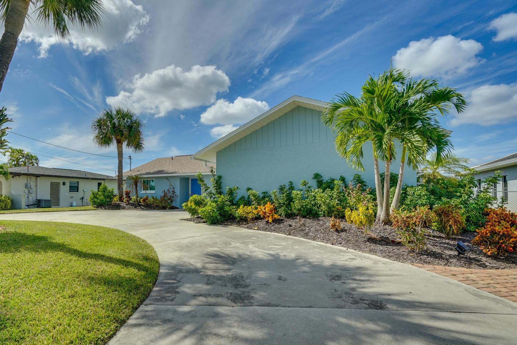 Beachy Cape Coral Home - Swim, Fish, Boat! Exterior photo