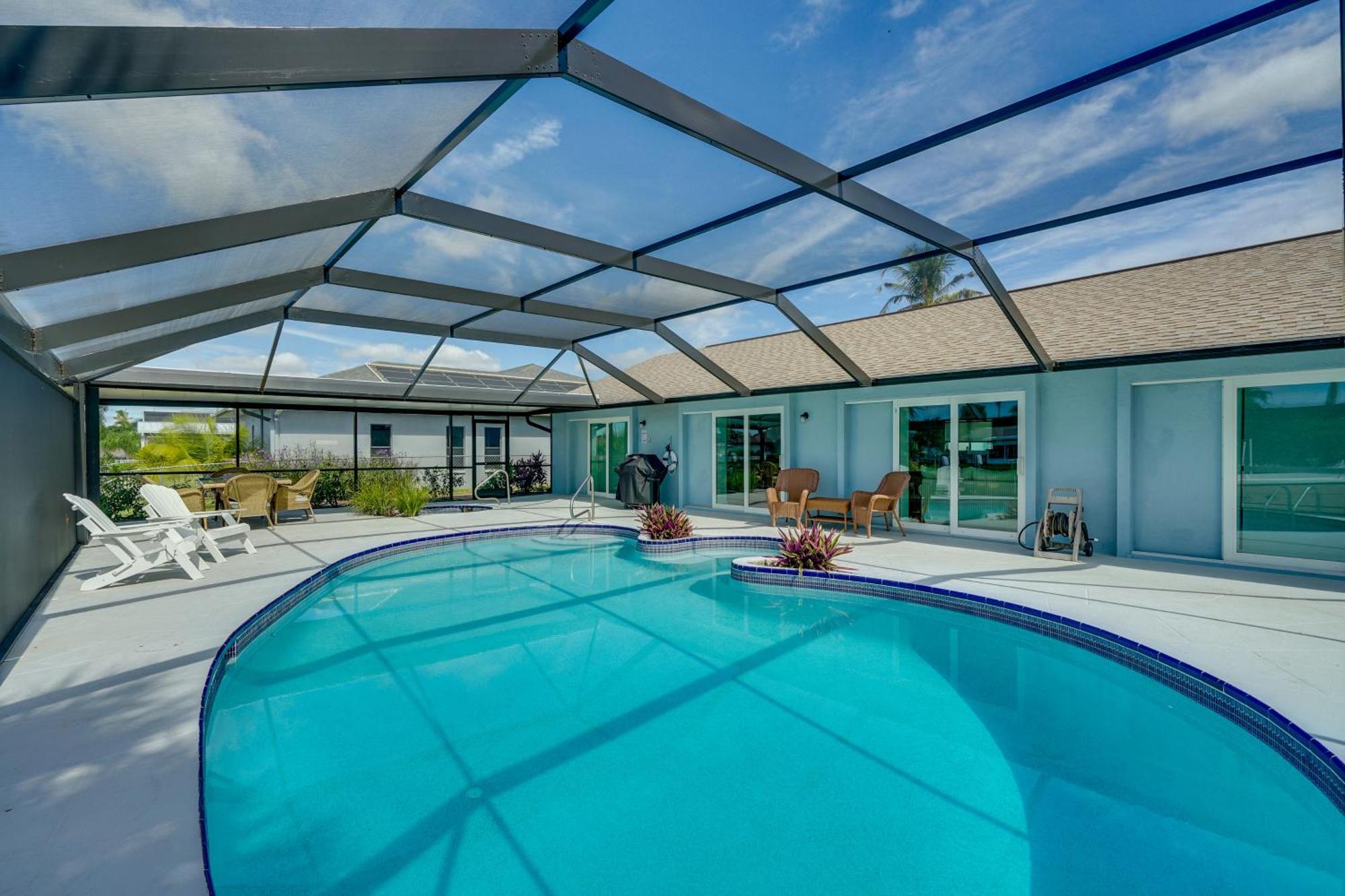 Beachy Cape Coral Home - Swim, Fish, Boat! Exterior photo